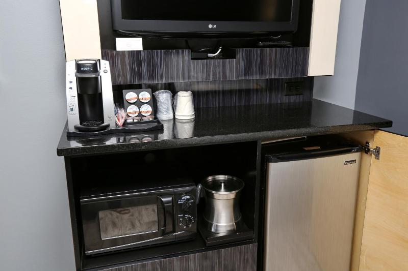 Standard King Room image 2