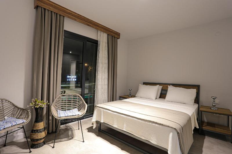 Deluxe Double Room image 2