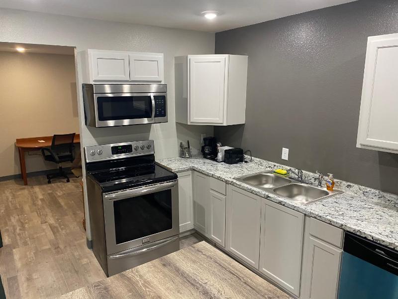 Superior King Suite image 4