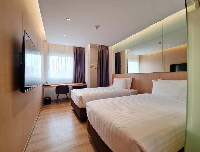 Twin Room image 3