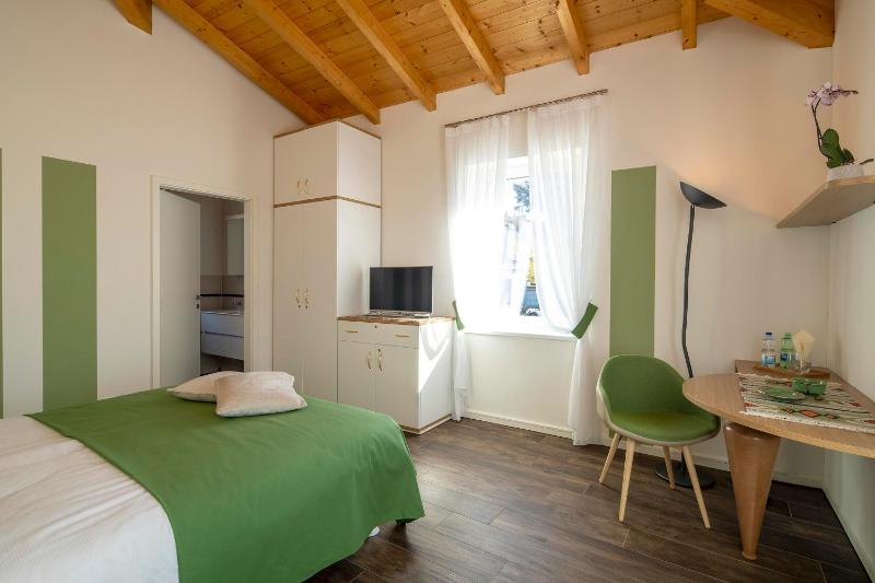 Superior Double Room image 3