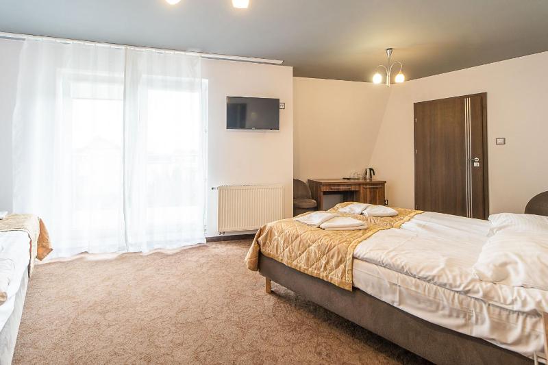Quadruple Room with Bathroom image 3