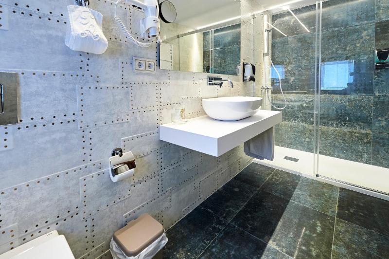 Superior Double or Twin Room image 3