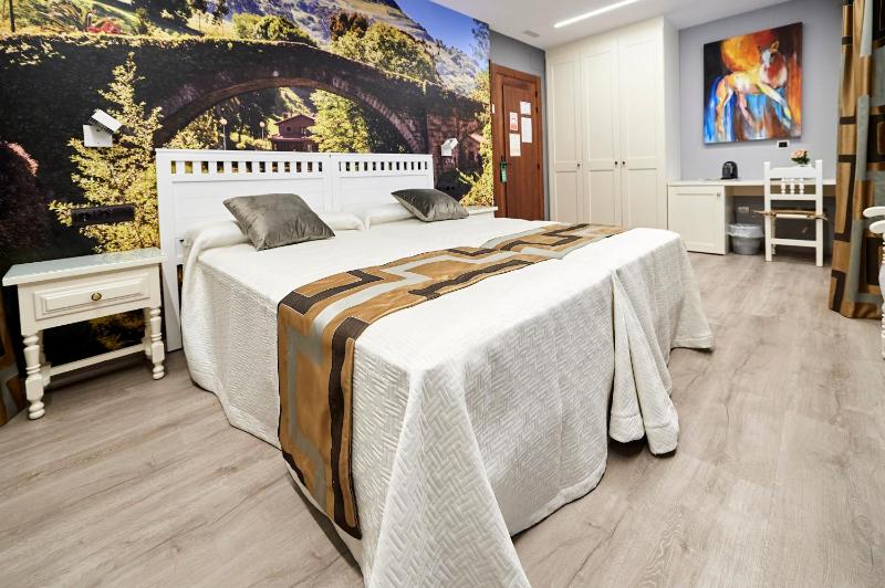 Superior Double or Twin Room image 4