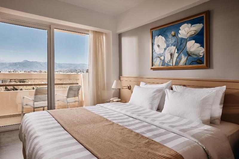 Double Room with Side Sea View image 4