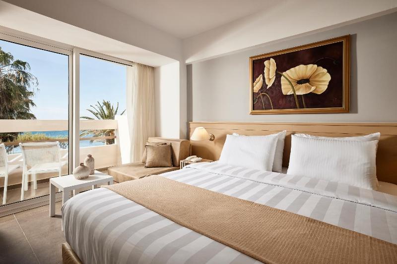 Double Room with Sea View image 1