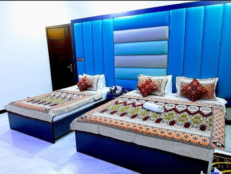 Deluxe Twin Room image 3