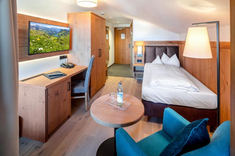 Single Room with Balcony image 4