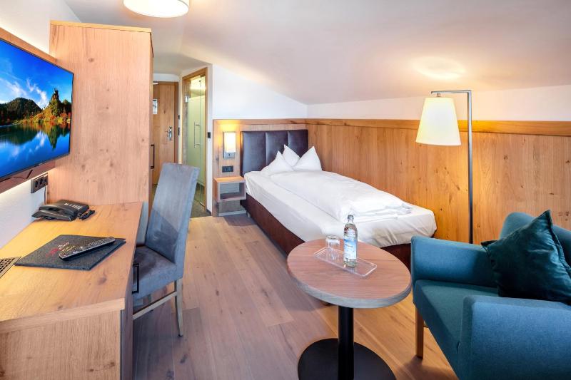 Single Room with Balcony image 2