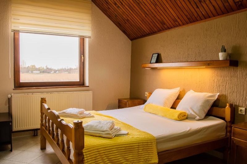 Double Room image 4