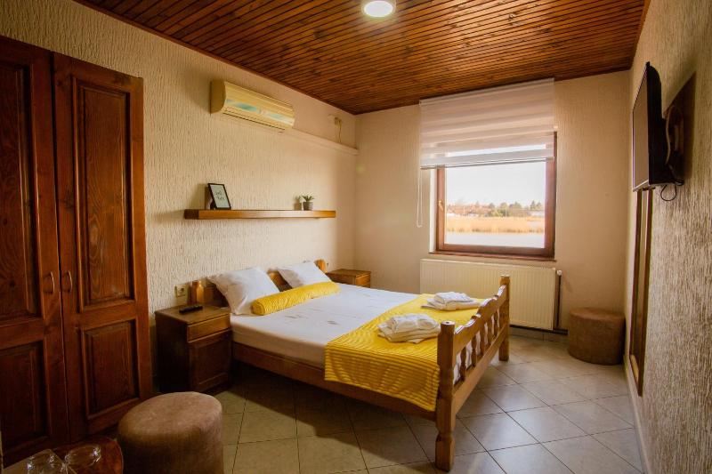 Double Room image 2