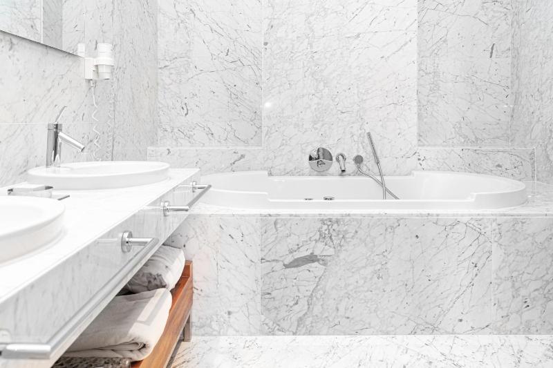 Deluxe Suite image 3