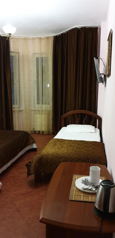 Triple Room with Bathroom image 2