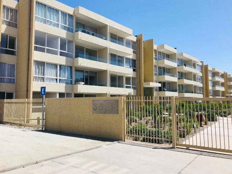 Entremar y piscina en La Serena - image 7