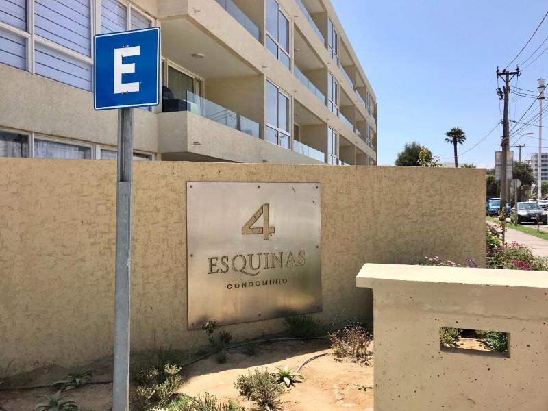 Entremar y piscina en La Serena - image 11