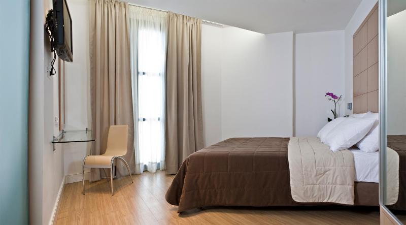 Chic Hotel - image 8