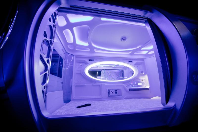 Single Capsule Bed in Dormitory Room image 3