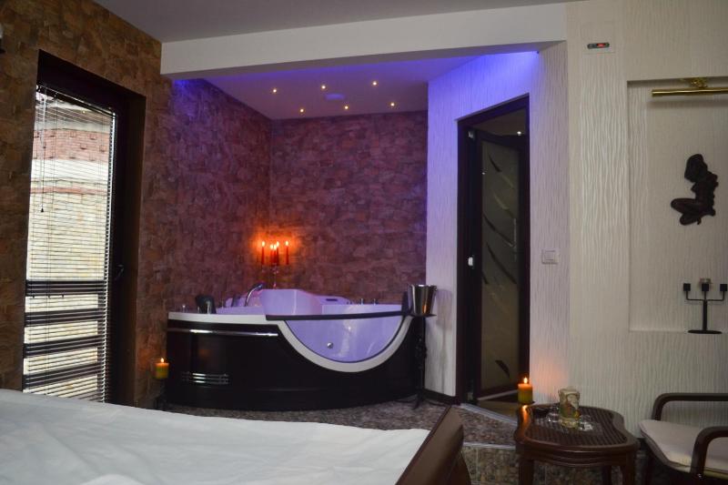 Deluxe Double Room image 4