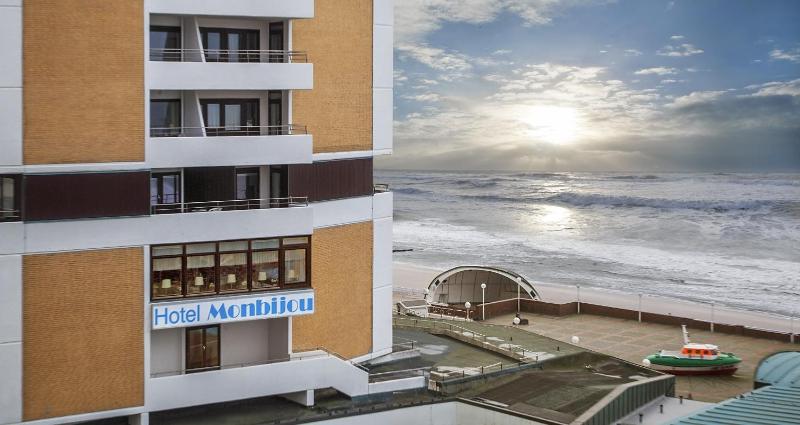 Apartment with Sea View image 3