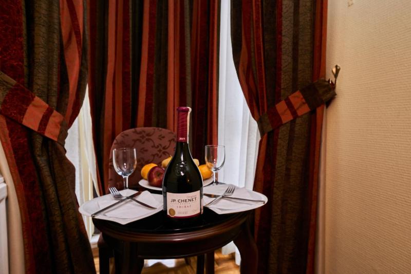 Standard Double or Twin Room image 2