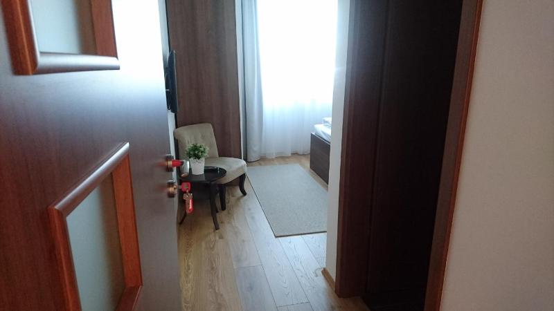 Standard Queen Room image 3