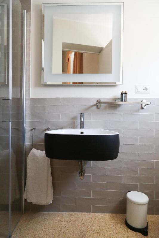 Superior King Suite image 4