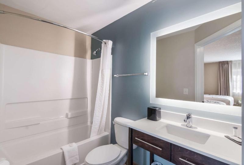Queen Suite with Two Queen Beds - Non Smoking image 2