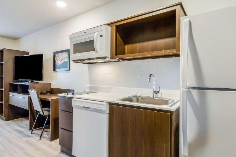 QUEEN SUITE W DISHWASHER (DISHES/COOKWARE INCLUDED) image 4