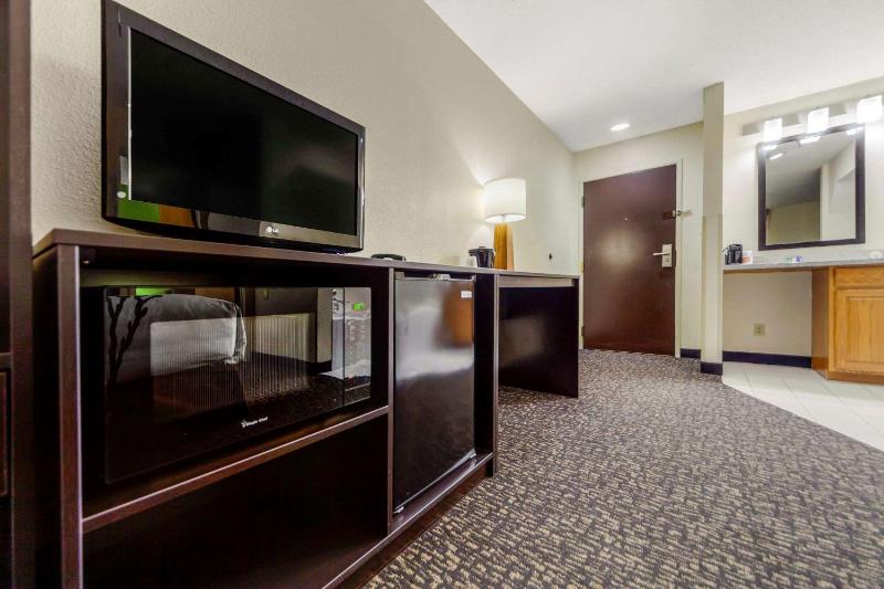 Queen Suite with Two Queen Beds - Non Smoking image 3