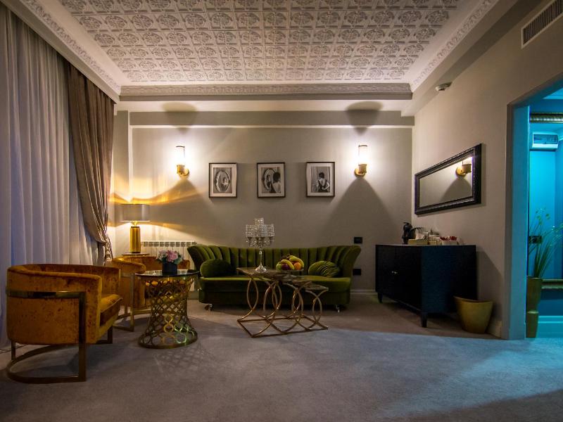 Executive Suite image 4