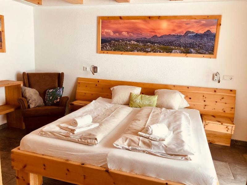 Deluxe Double Room with Shower image 3