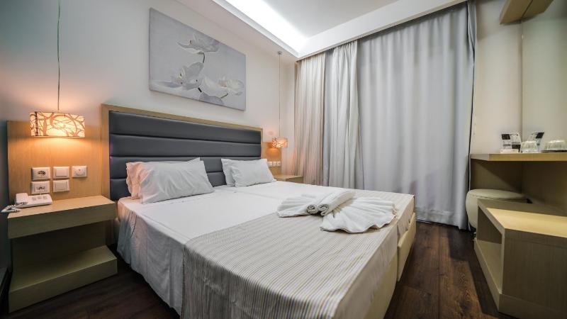 Standard Room with Mountain View image 4