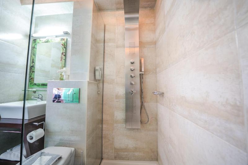 Suite with Panoramic Sea View image 3