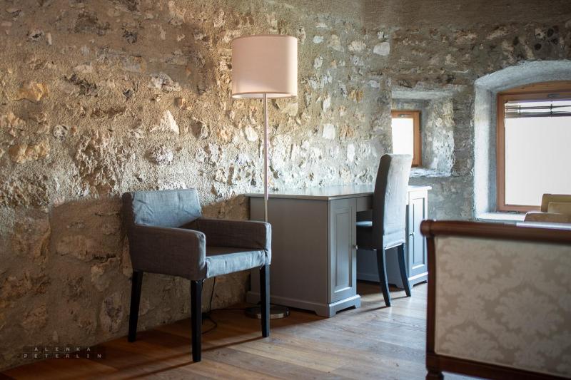 Superior King Suite image 4