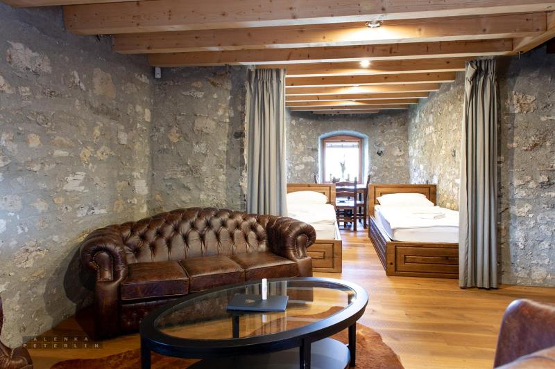 Superior King Suite image 2