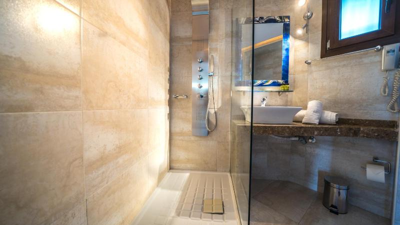 Superior Suite image 3