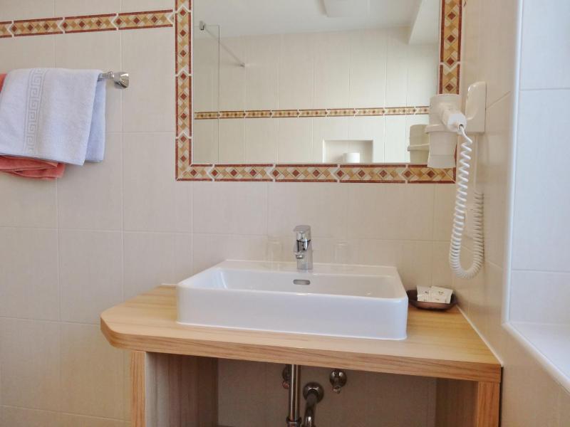 Double Room image 3
