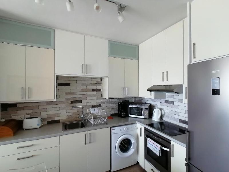 Sunorama Waterfront Apartment - image 12