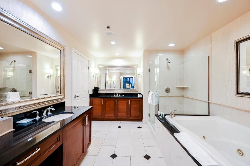 One-Bedroom/2 Bath Executive Penthouse with Balcony and City View