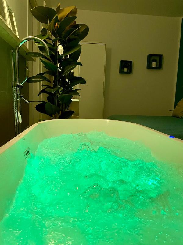 Double Room with Spa Bath image 2