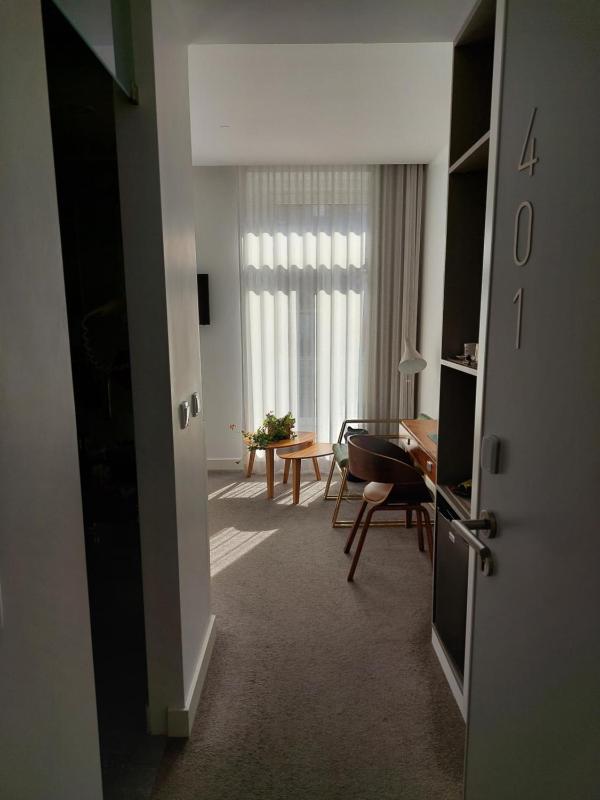 Deluxe Double or Twin Room with Balcony image 3