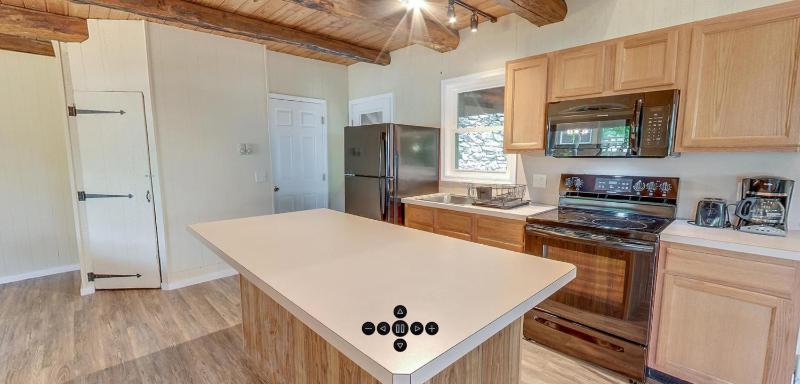 Four-Bedroom Cabin image 3