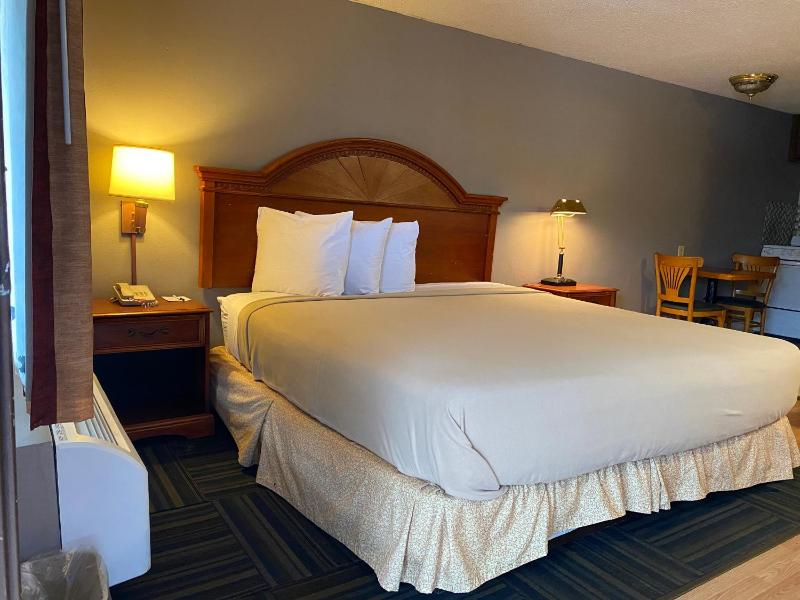 King Room - Non-Smoking image 4