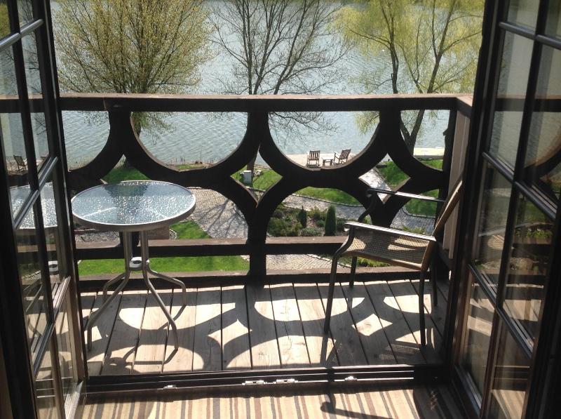 Double Room with Lake View image 2