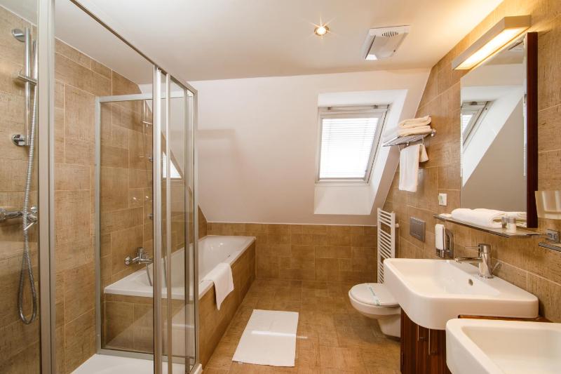 Comfort Quadruple Room image 2