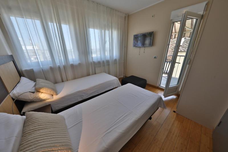 Business & Travel Apartments - image 10