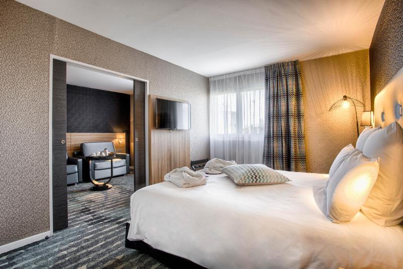 Privilege Suite with One Double Bed and One Sofa Bed image 3