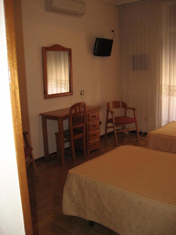 Double or Twin Room image 3