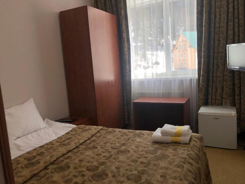 Double Room image 2