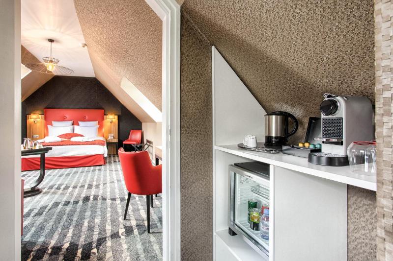 Privilege Suite with One Double Bed and One Sofa Bed image 4